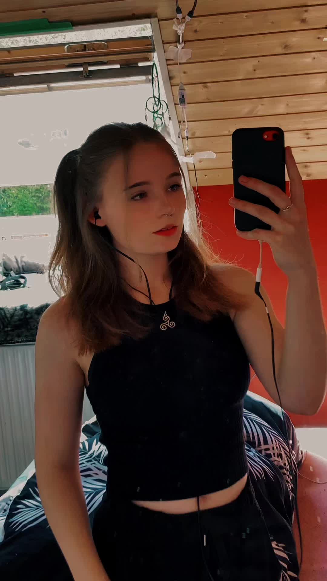 @Nanuu