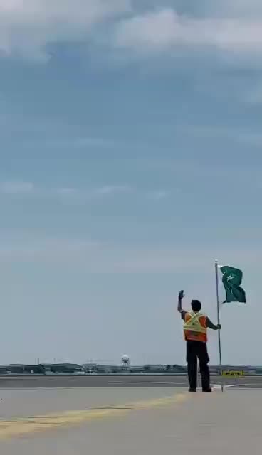 @UJQ