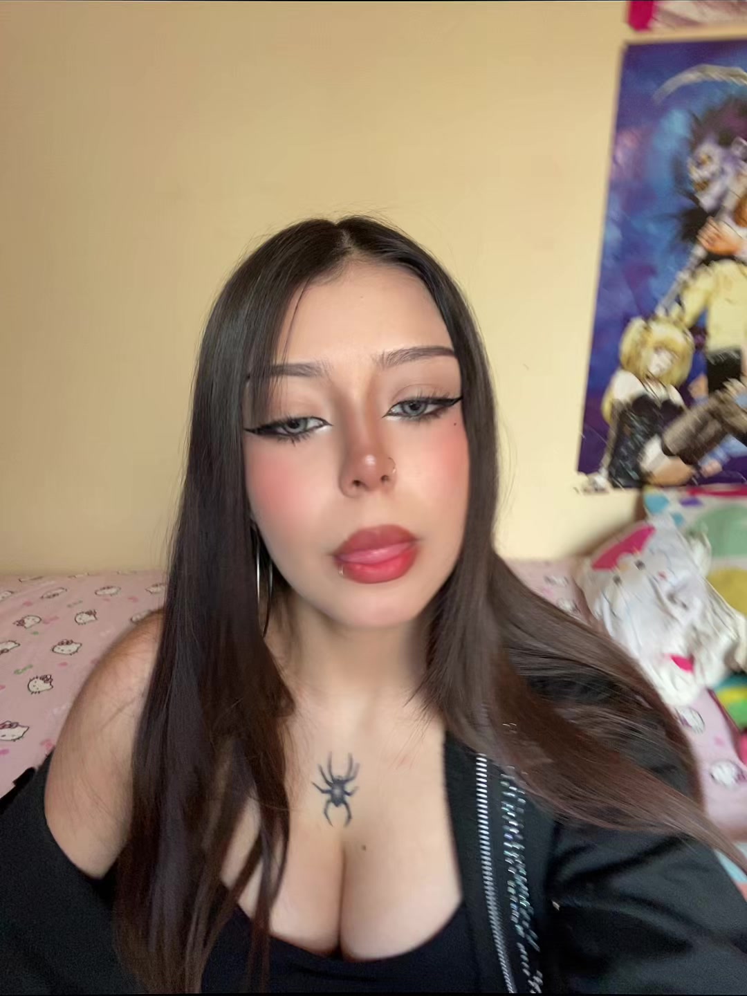 @𝔅𝔢𝔱𝔦 🕷️