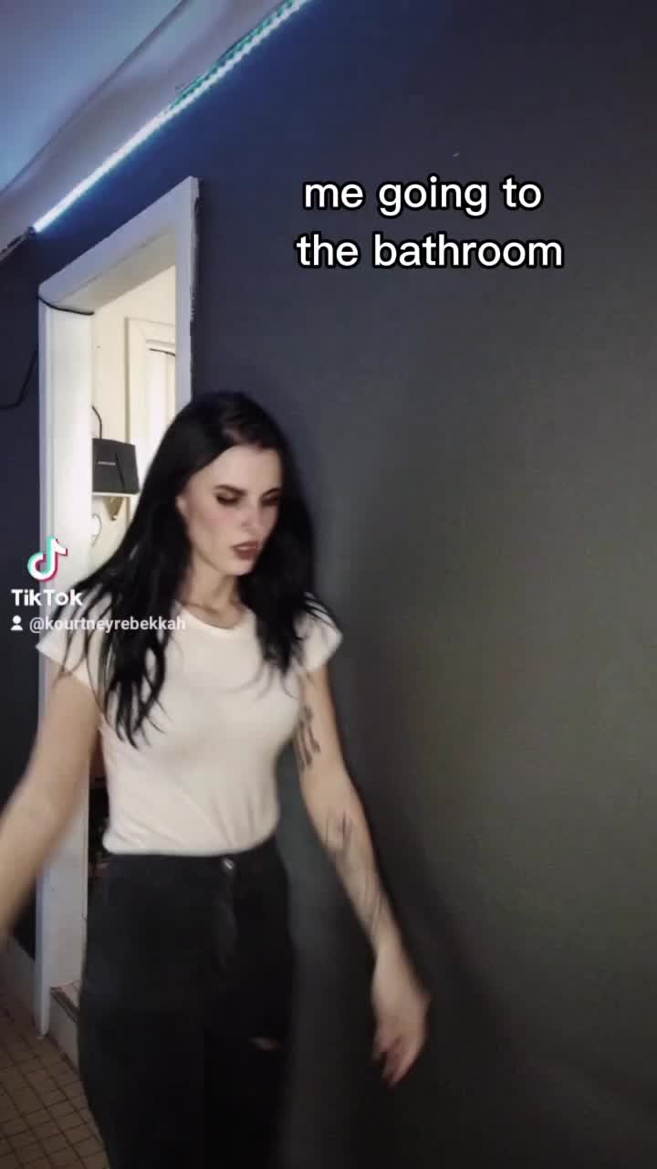 @KourtneyRebekkah__🖤📚🔮