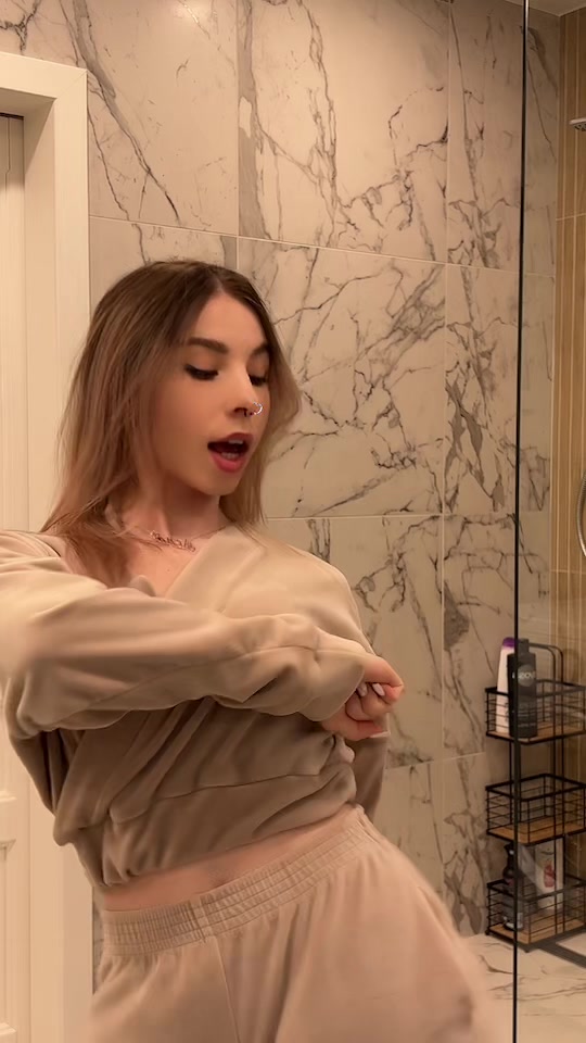 @helenlavie_