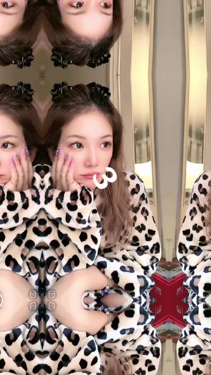 @🐼