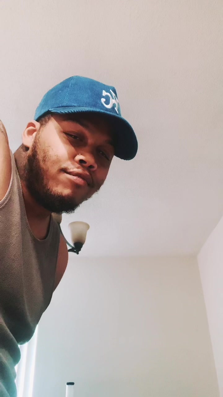 @BennyLeaux