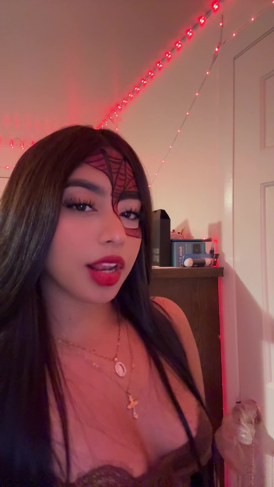 @VALERIA🦦