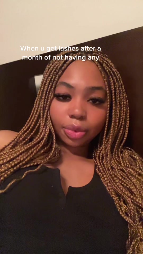 @lashbombbeauty