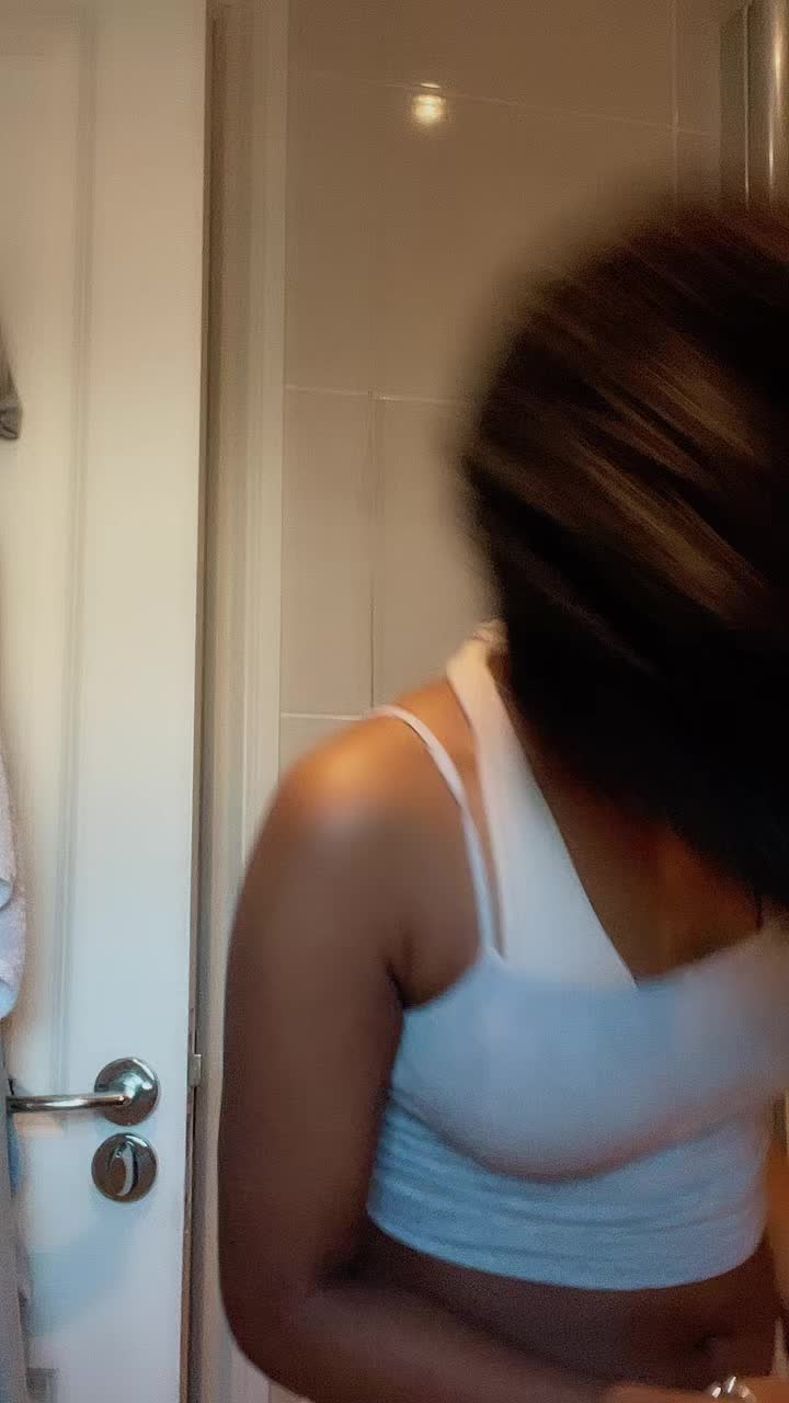 @𝓛𝓪𝓲𝓺𝓪💋