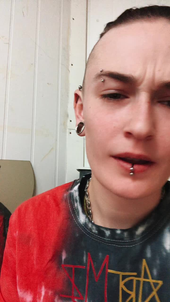@ArtMuz🏳️🌈