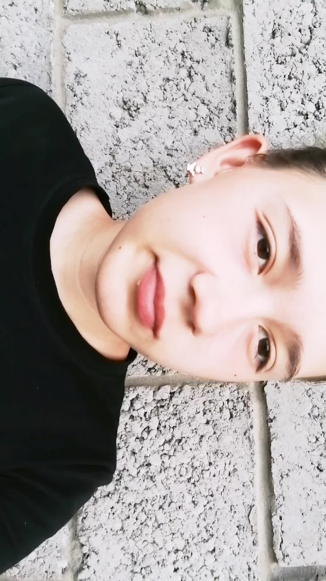 @Юленька 😎🖤