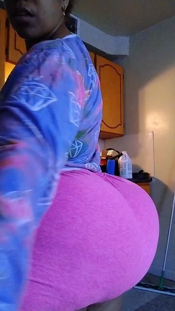 @lil_hips_lil_thighs_69