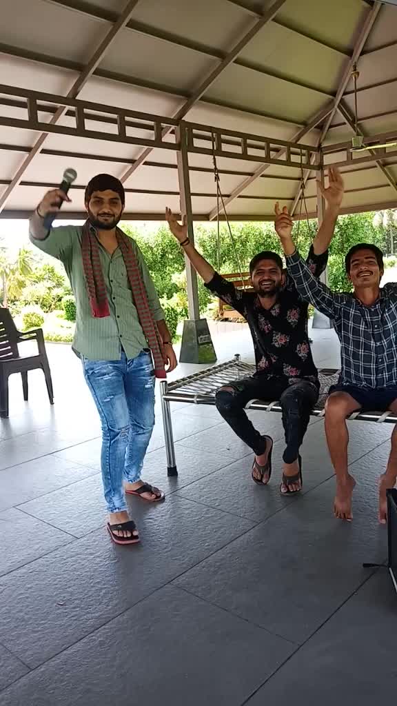 @HITU DHARAVADA👑