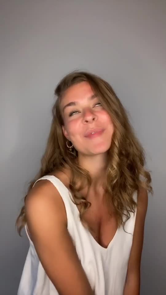 @CARLA PETERS &copy;️