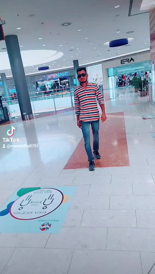 @user933358183125