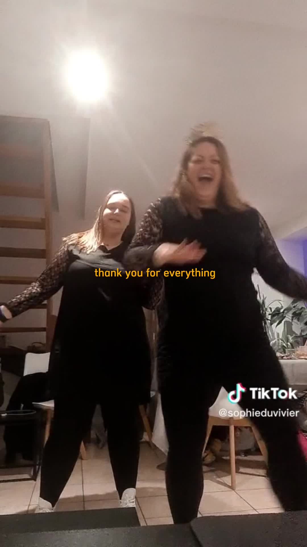 @zoë16.