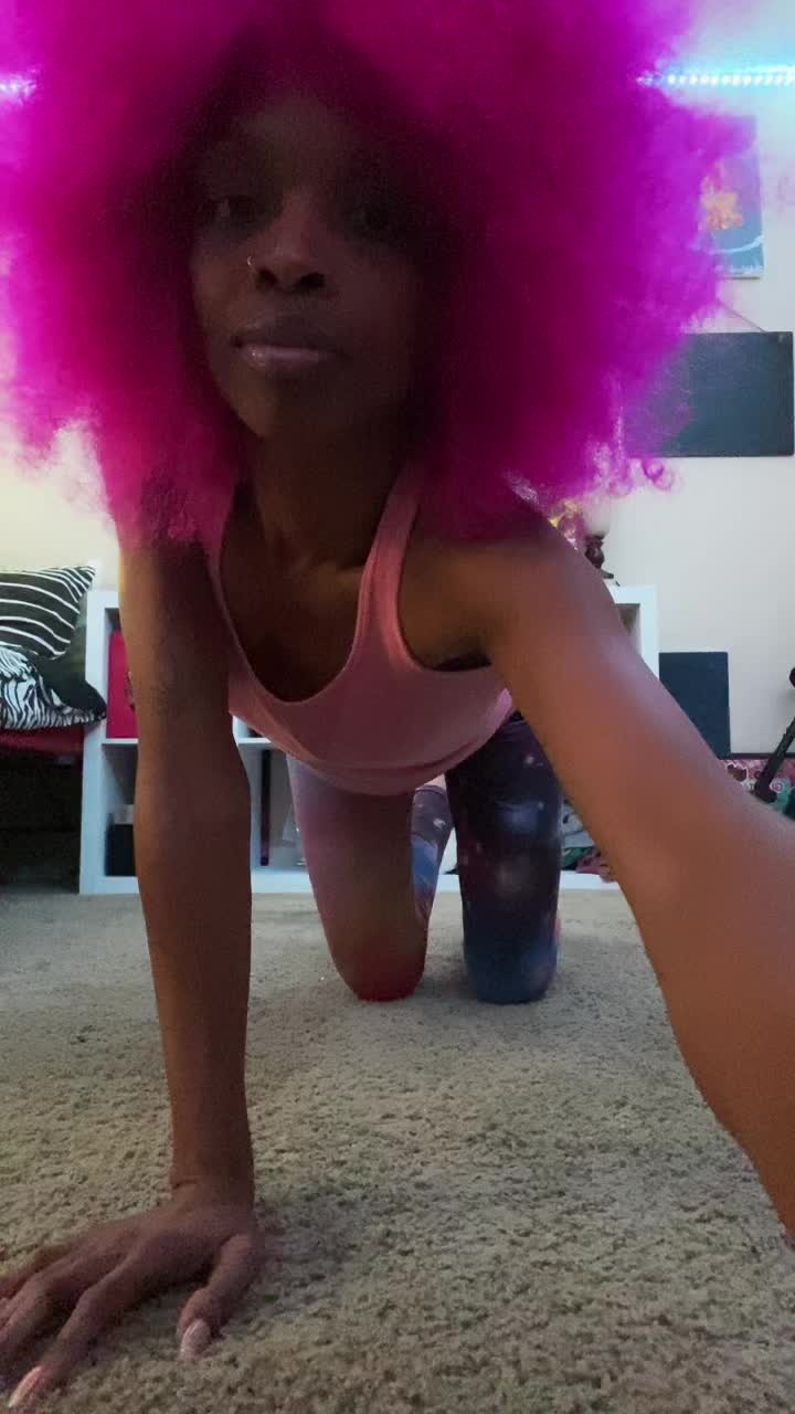 @LilPinkFro