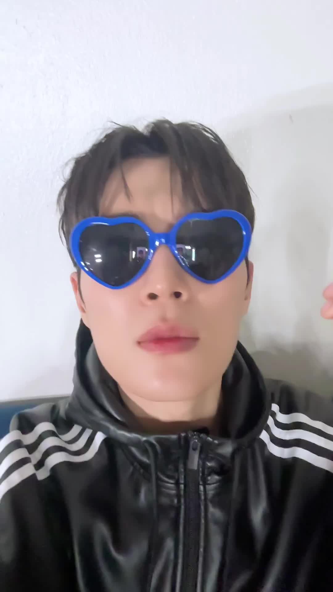@hlsyux