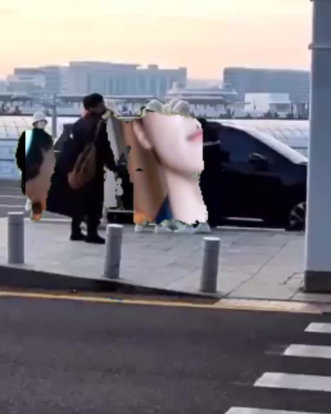 @(.◜◡◝ )
