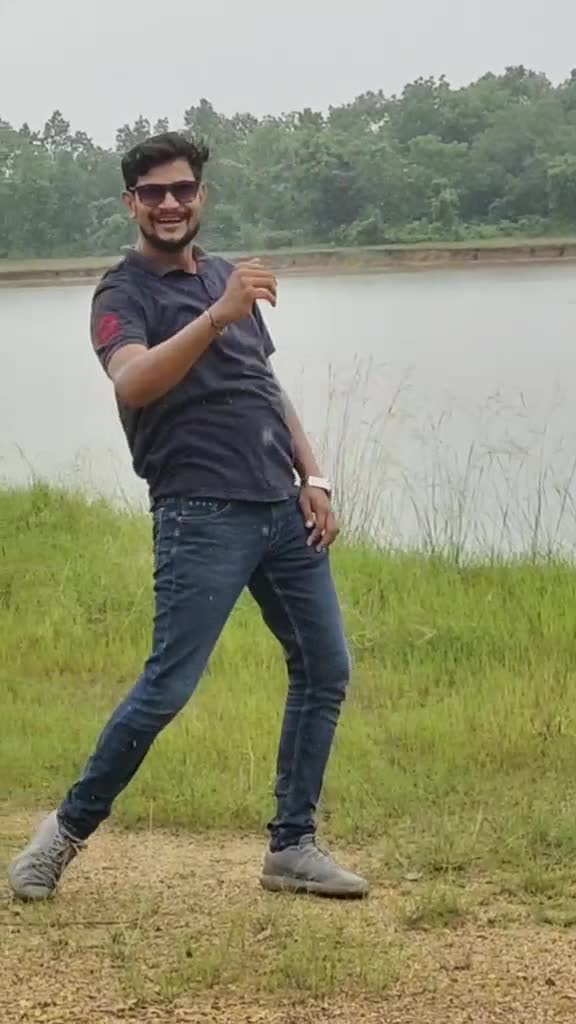 @Mr_Dhanush😀