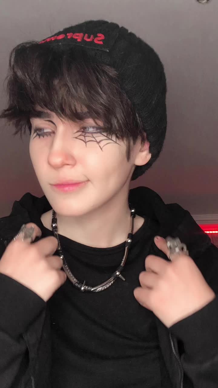 @ariwnwz_