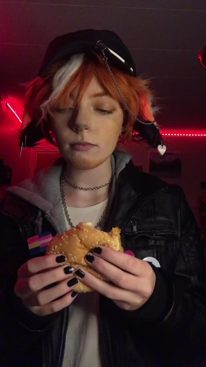 @Emmit the cosplayer