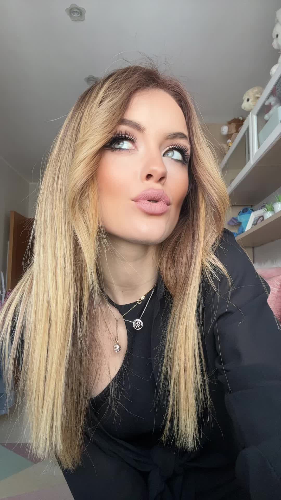 @Rossellina