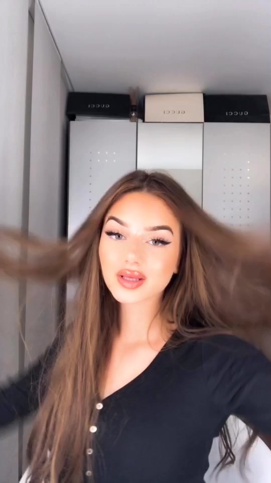 @Dzana
