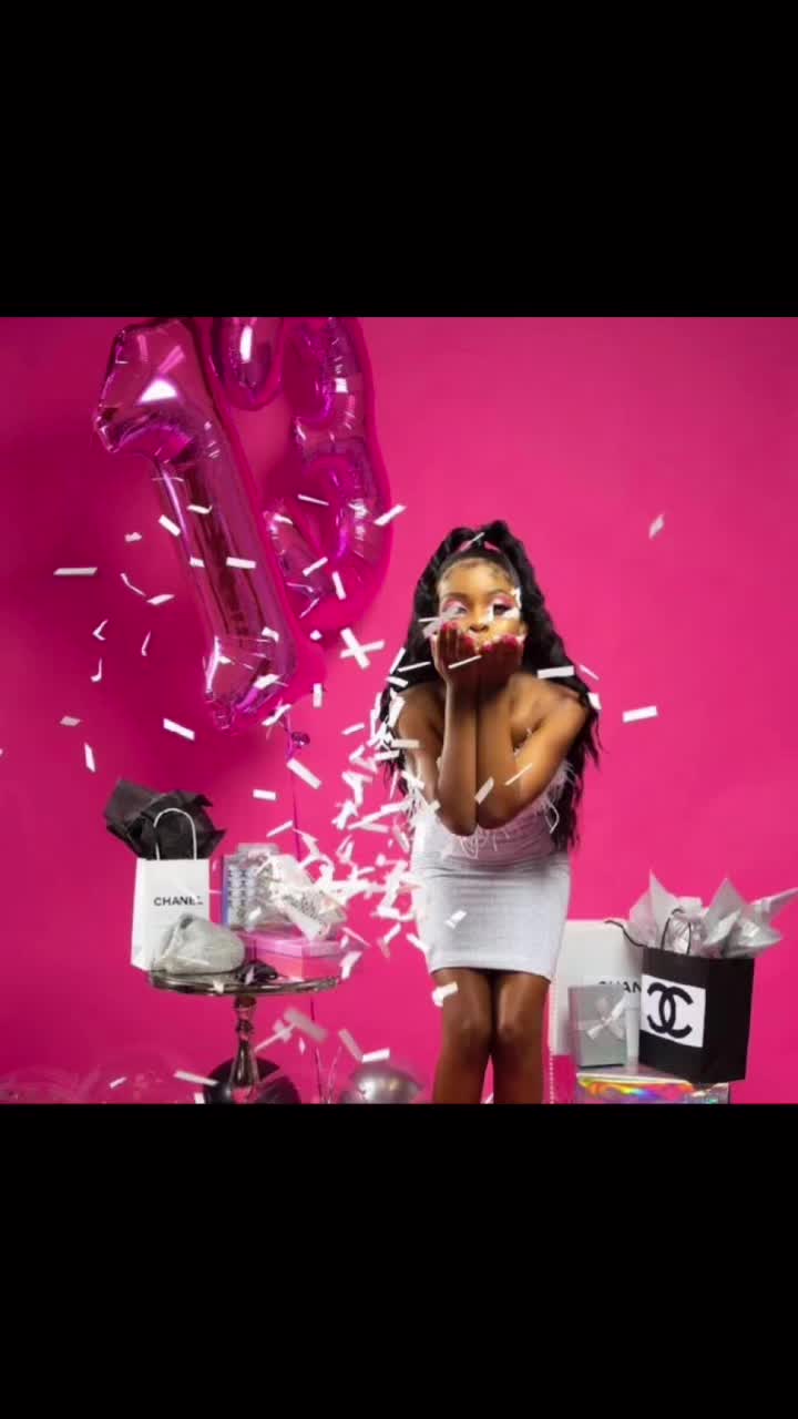 @TishaVsRoxy