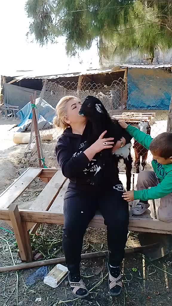 @Ayşe &Ouml;zyılmazel
