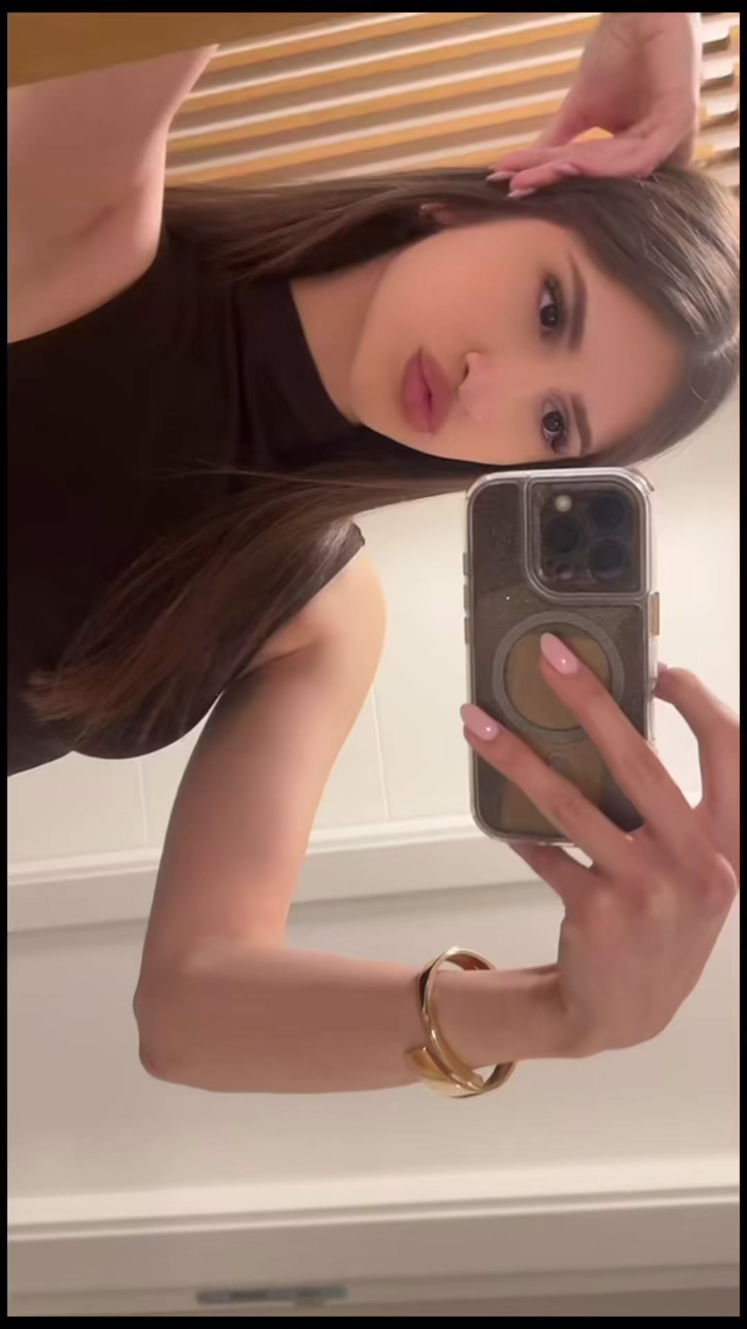 @𝐸𝒮