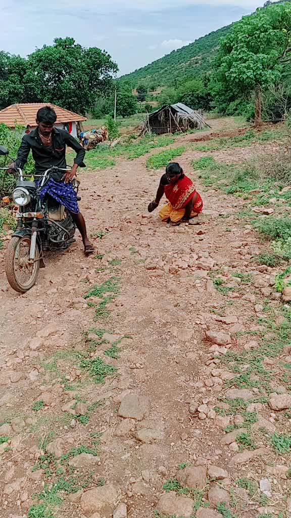 @சின்னப்பூவன்  பூ  வி