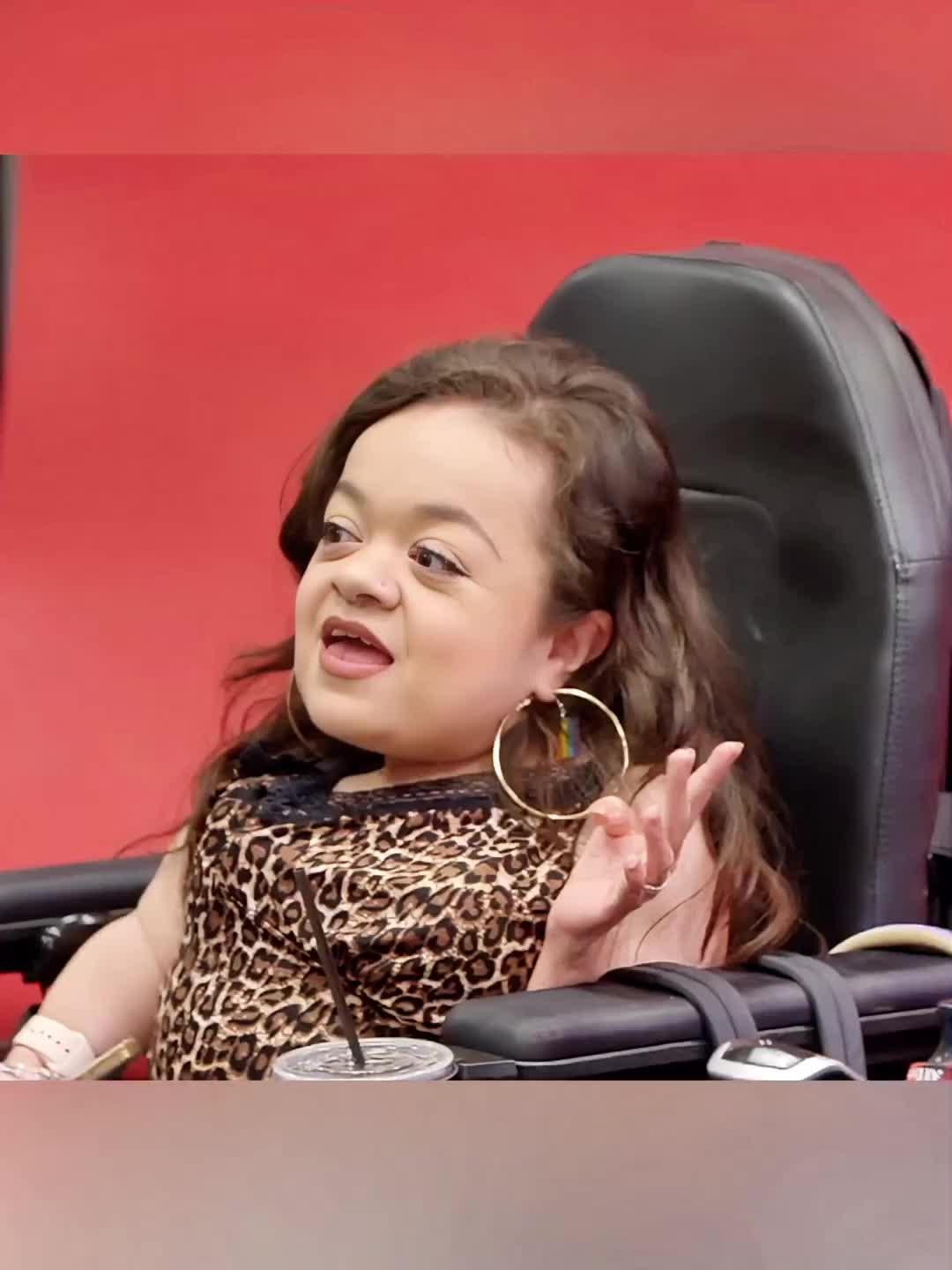 @corashows