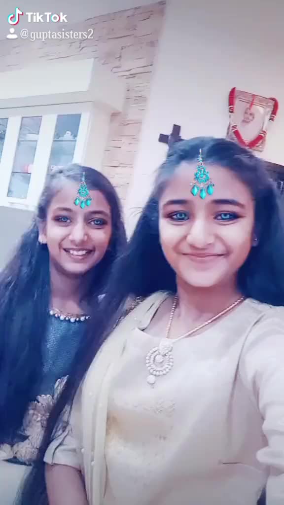 @Tanishka👭Yashika
