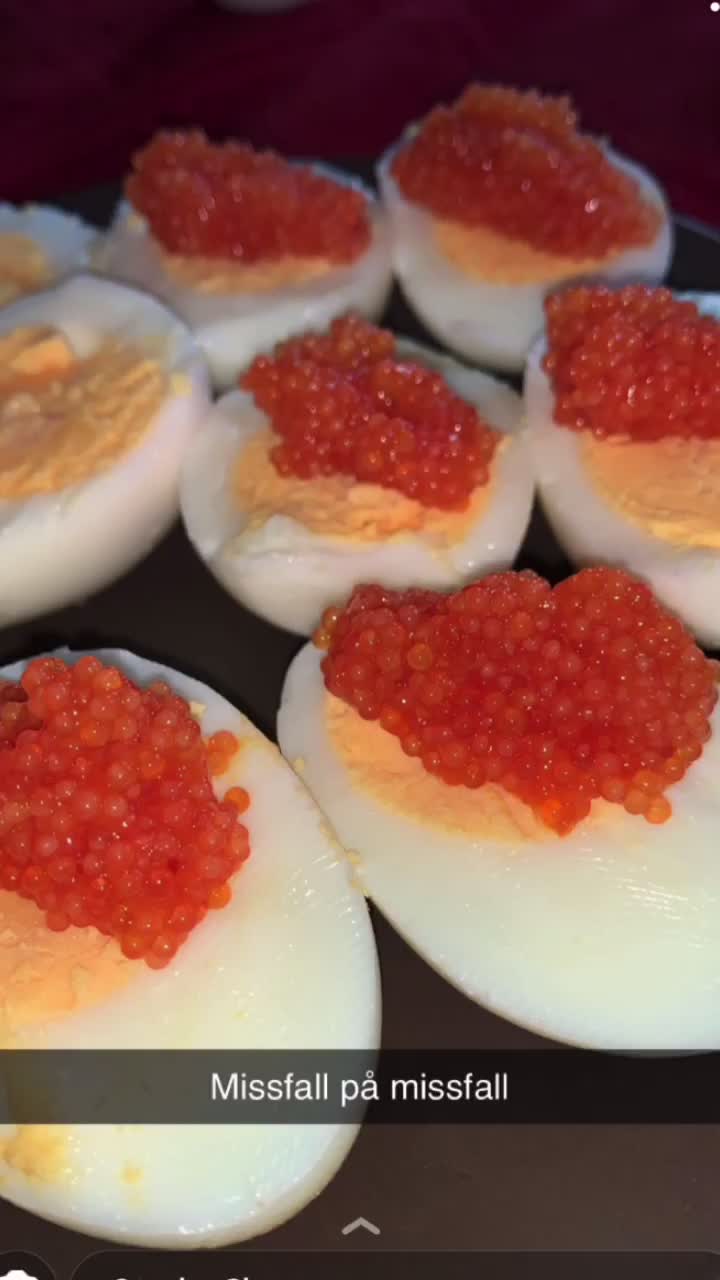 @<|:^)