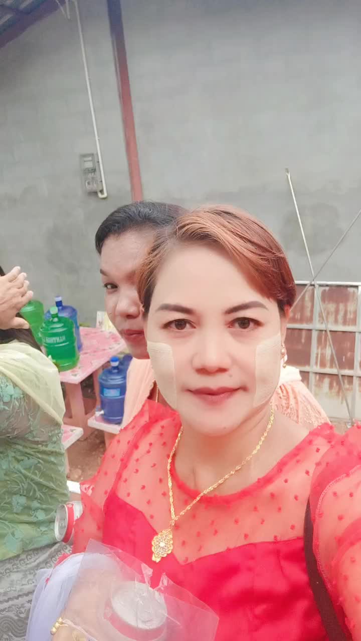 @Mama Moe