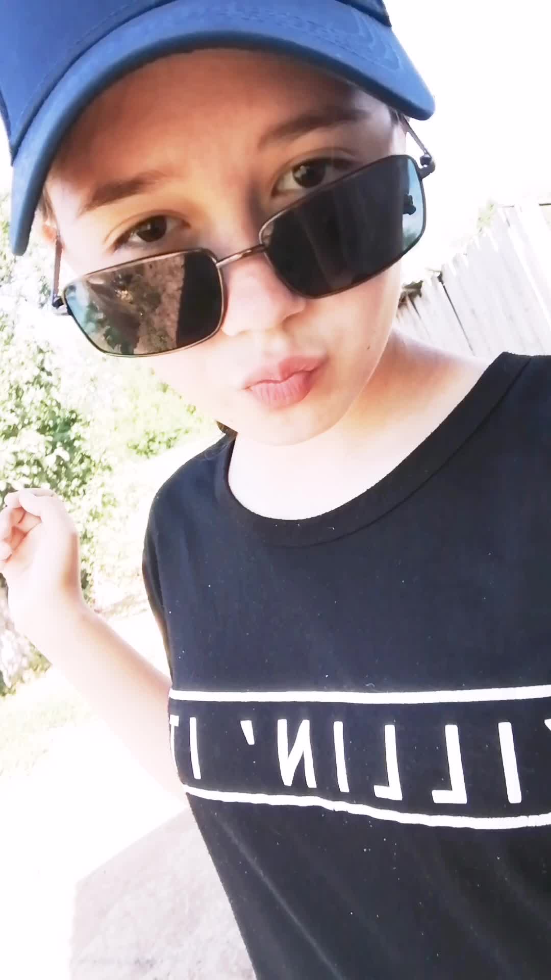 @Юленька 😎🖤