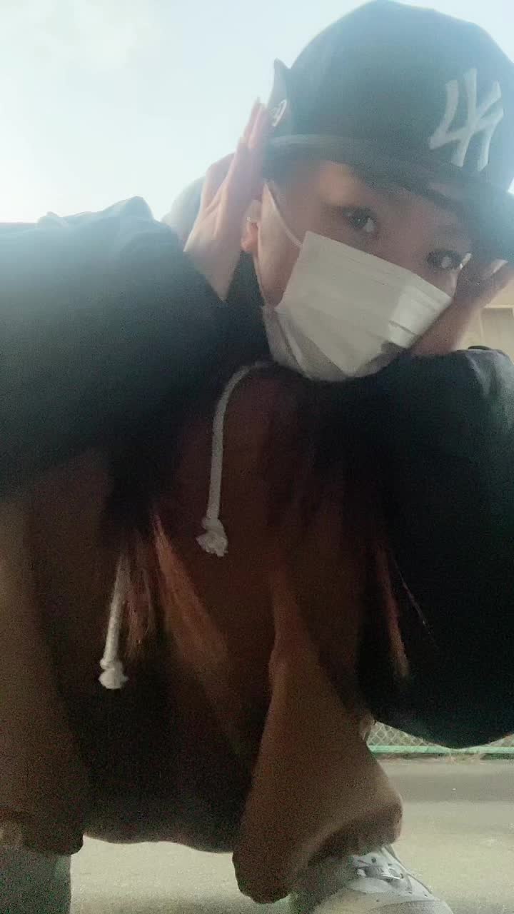 @やーの