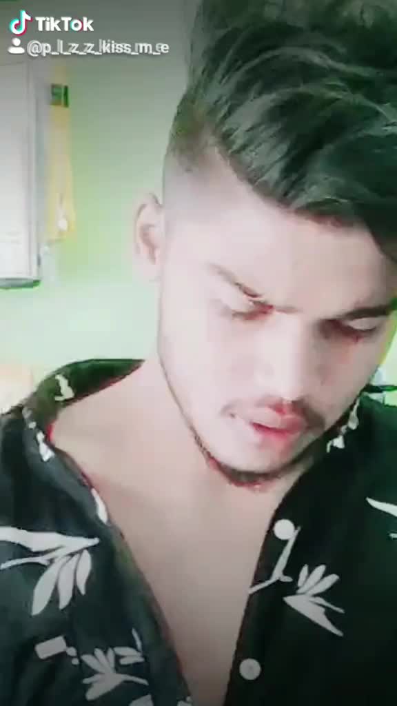 @p_l_z_z_kiss_m_e