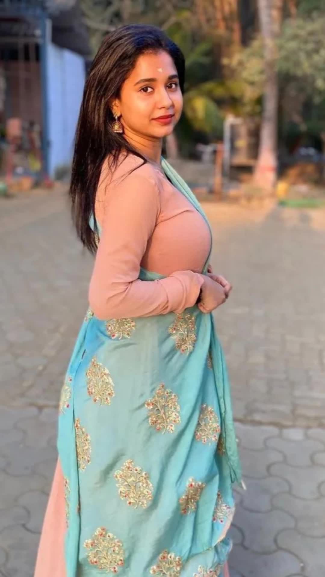 @PʀᴀTʜᴀɴᴀ___💛✨