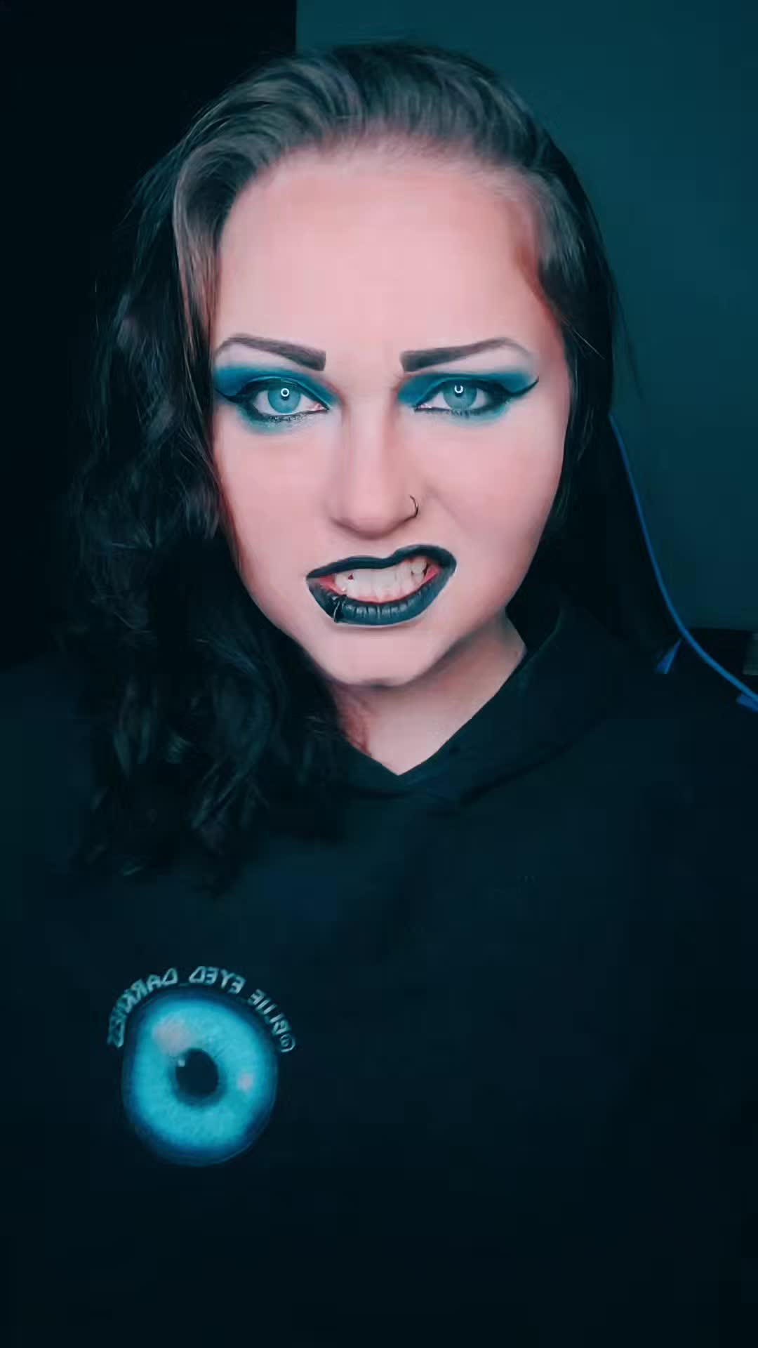 @Blue_Eyed_Darkness