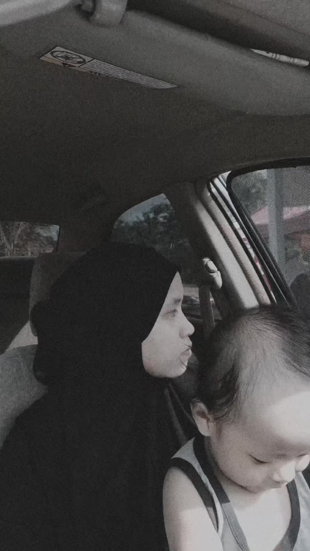 @gadis berkacamata🌸