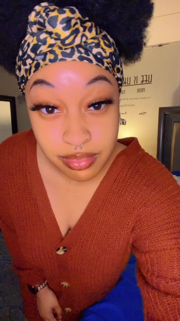 @itsangelaurelia