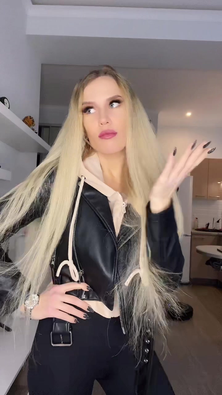 @Blonda757☝️