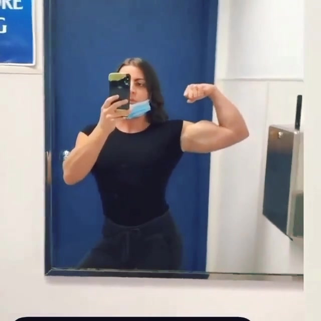 @MuscleGirlHub