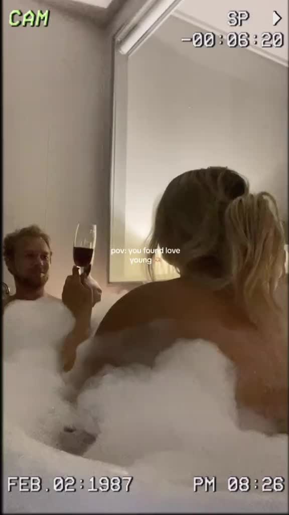 @EMELIEXOXO