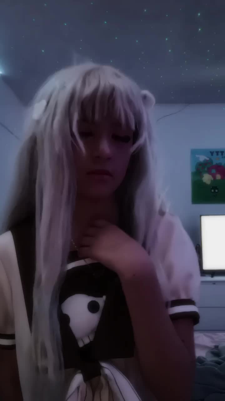 @emii!><