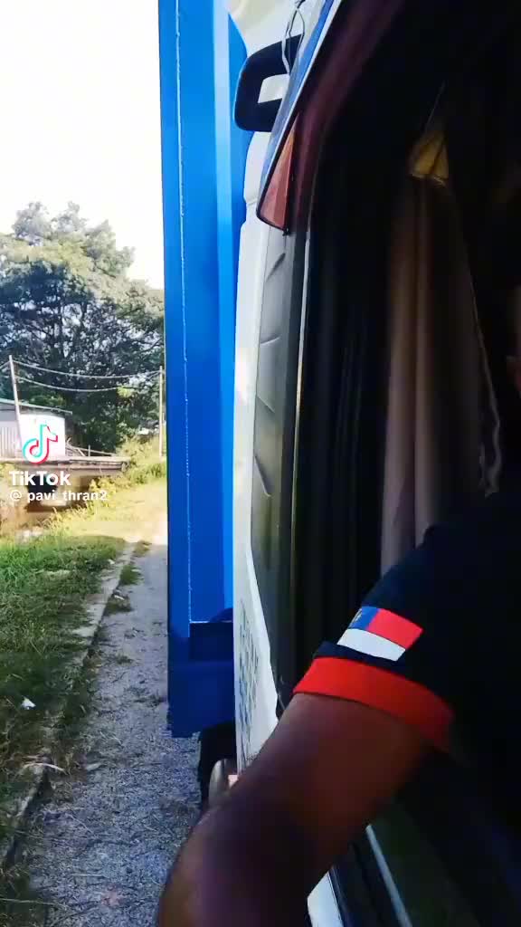 @Pavi_7577