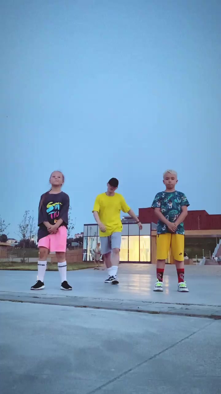 @Shufflone