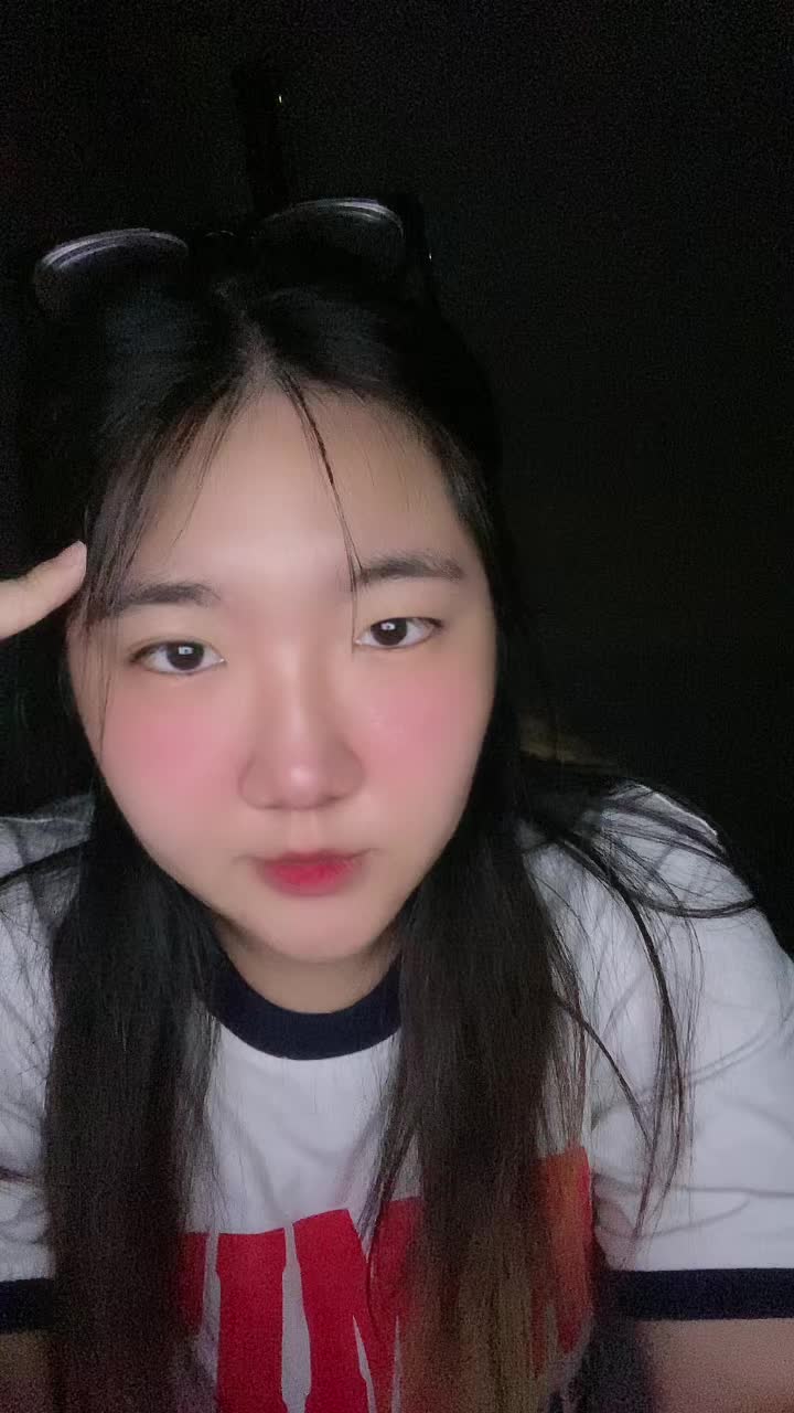 @C&ocirc; b&eacute; lai H&agrave;n