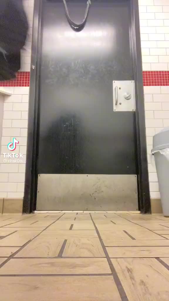 @poopmaneatfart23