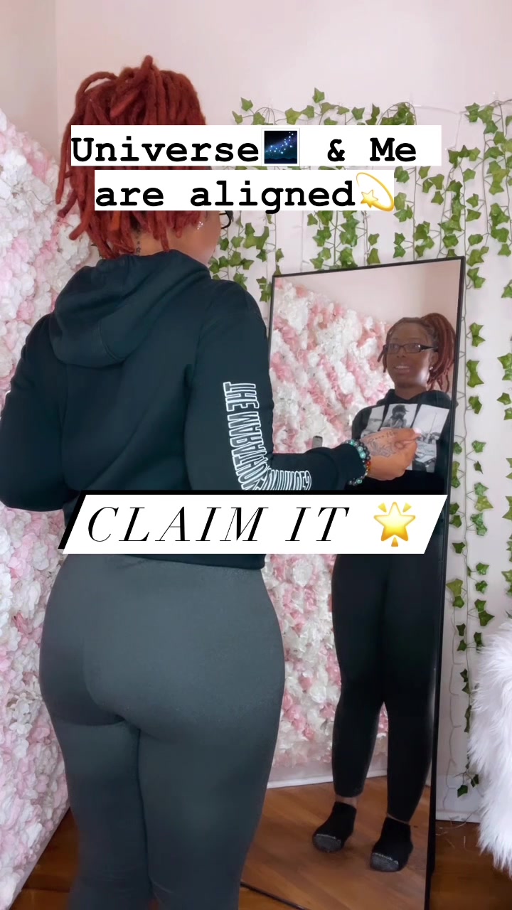 @Paris_Is_She
