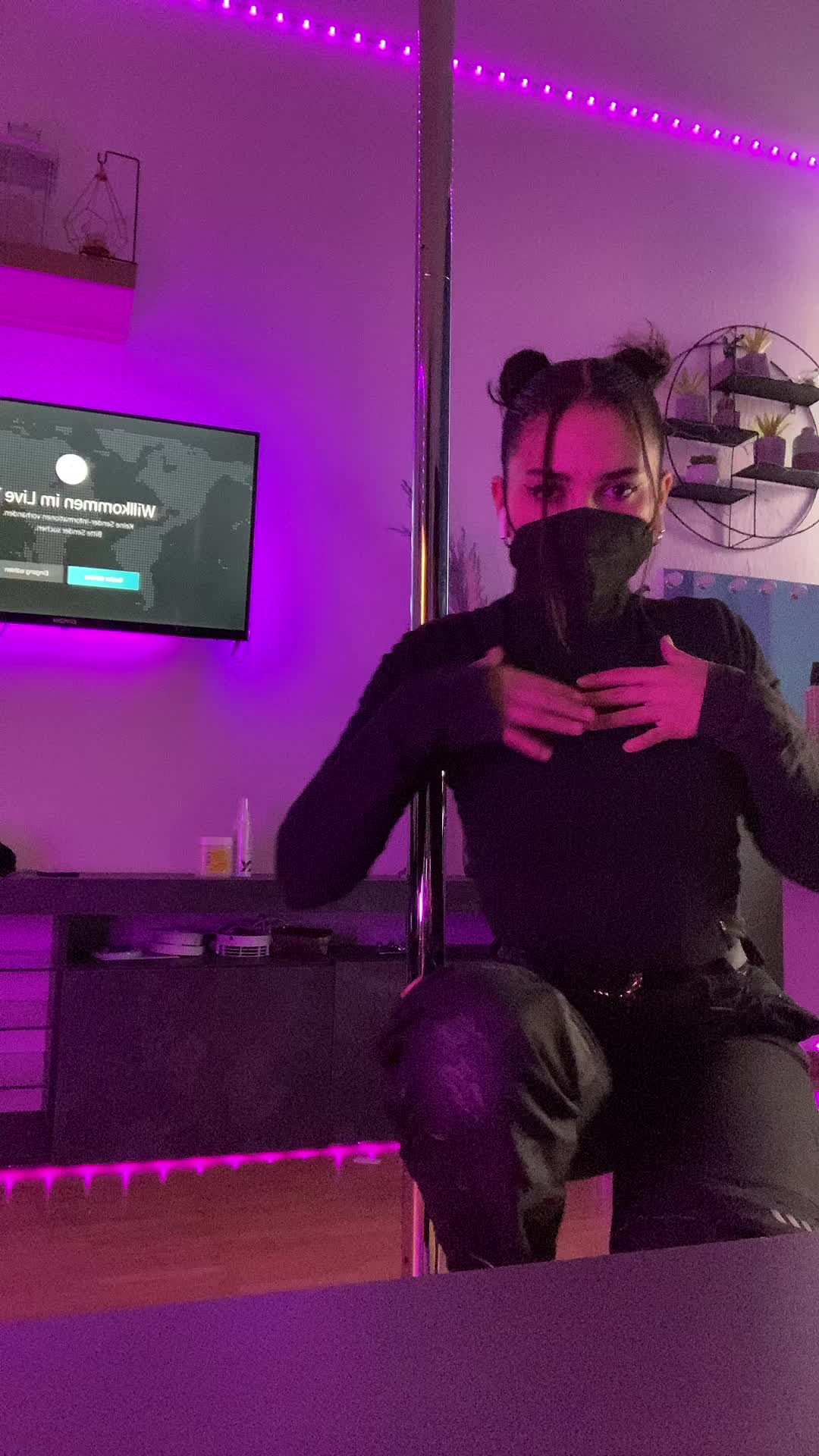@fiftyshadesofbabygurl